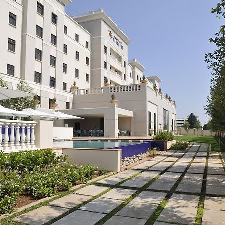 Peermont Metcourt Suites At Emperors Palace Johannesburg Exterior foto